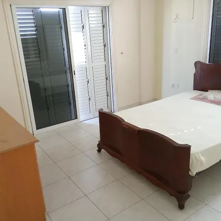 5 Bedroom House For Good Price In Livadia, Easy Access To The Sea And Case de vacanță Larnaca