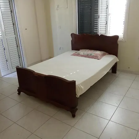 5 Bedroom House For Good Price In Livadia, Easy Access To The Sea And Case de vacanță