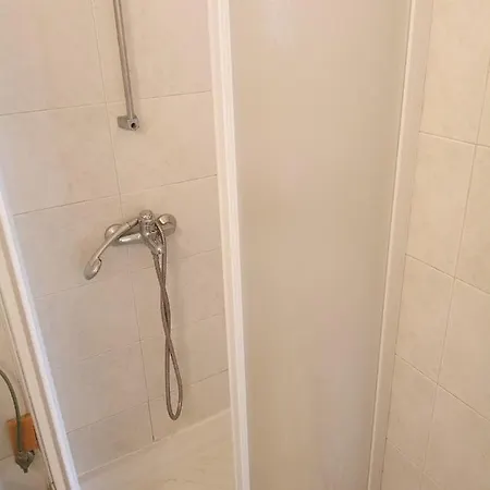 5 Bedroom House For Good Price In Livadia, Easy Access To The Sea And Case de vacanță *