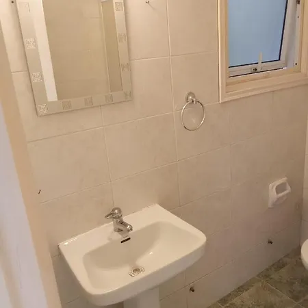 5 Bedroom House For Good Price In Livadia, Easy Access To The Sea And Case de vacanță *