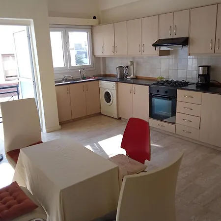 5 Bedroom House For Good Price In Livadia, Easy Access To The Sea And Case de vacanță