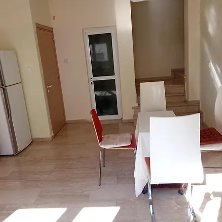 5 Bedroom House For Good Price In Livadia, Easy Access To The Sea And Case de vacanță
