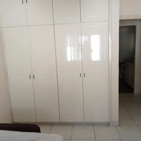 5 Bedroom House For Good Price In Livadia, Easy Access To The Sea And Hébergement de vacances