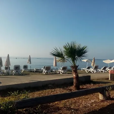 5 Bedroom House For Good Price In Livadia, Easy Access To The Sea And Hébergement de vacances Larnaca