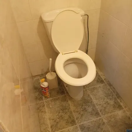 5 Bedroom House For Good Price In Livadia, Easy Access To The Sea And Hébergement de vacances *
