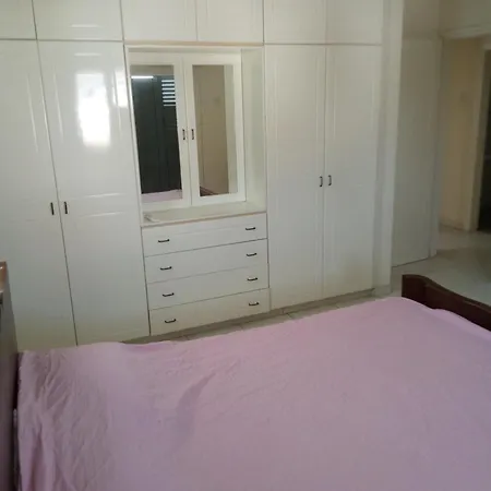 5 Bedroom House For Good Price In Livadia, Easy Access To The Sea And Hébergement de vacances